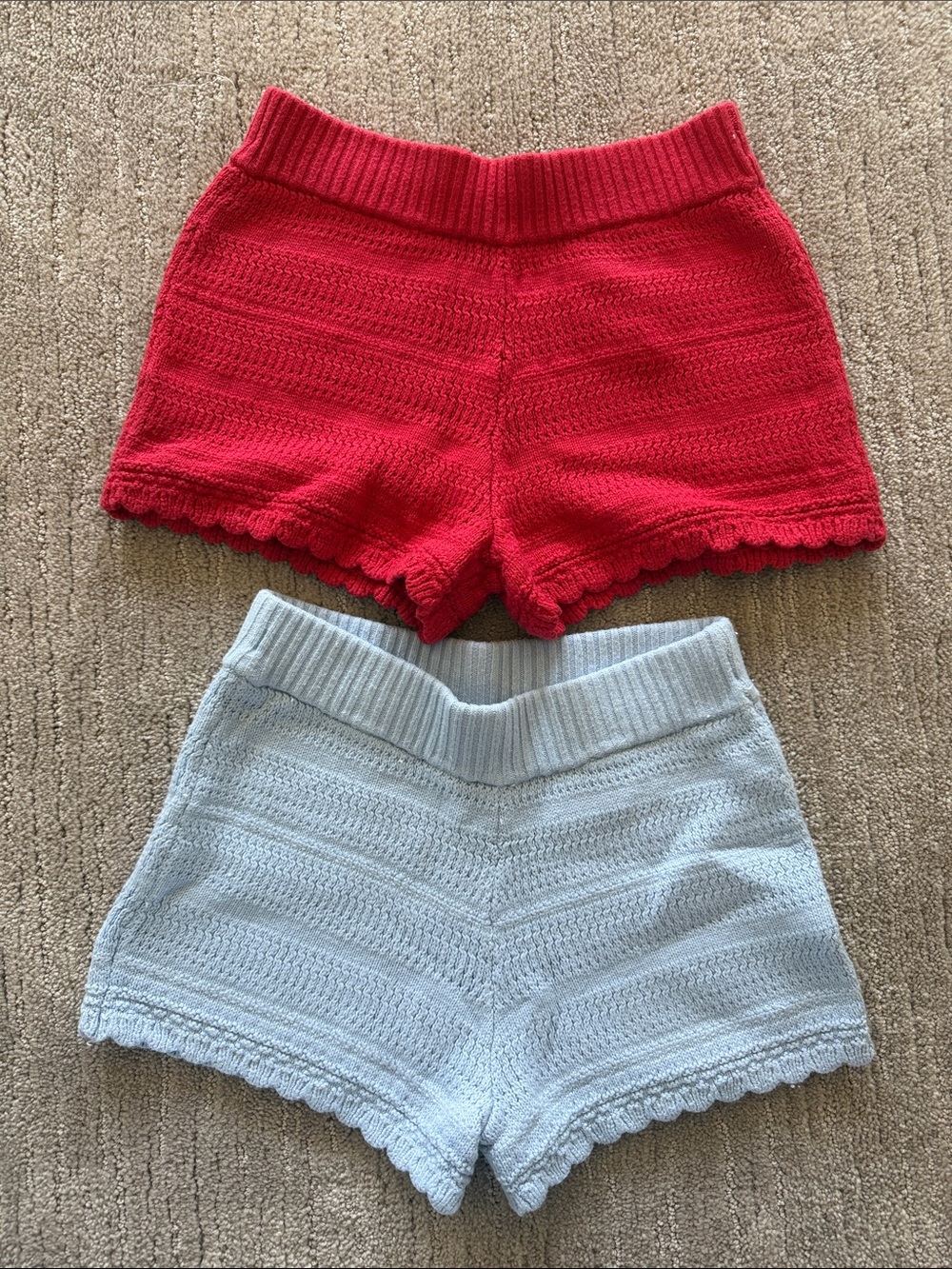 Like new abercrombie kids Red and Light Blue Knit Scalloped Hem Shorts Sz 9/10